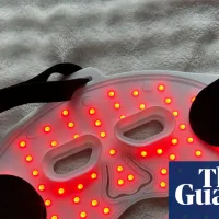 Do red-light masks really keep you looking young? – podcast