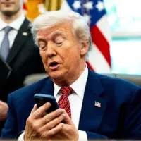 White House Mandates App With Built-in Trump Worship