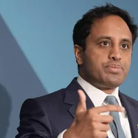 Reform's Zia Yusuf threatens to sack civil servants and strip them of pensions if they 'sabotage' any future Reform government | LBC
