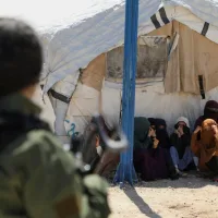 Group of women and children with alleged ISIL ties returns to Australia