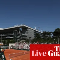 French Open 2026: Swiatek and De Minaur through, Boulter and Jodar in action on day two – live