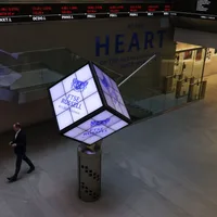 FTSE 100 Futures Fall as Oil Drops and the Pound Rises