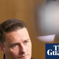 ‘Like tobacco’: Wes Streeting calls for partial social media ban for under-16s