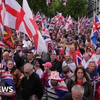 Tens of thousands descend on London for rival protests